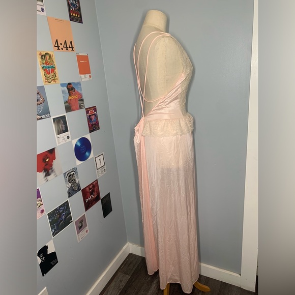 Vintage Lace Peplum Nightgown - Picture 6 of 9